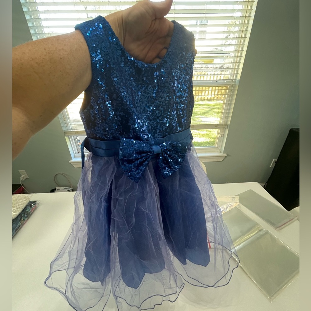 🩵Beautiful Girls dress! Will need to be steamed